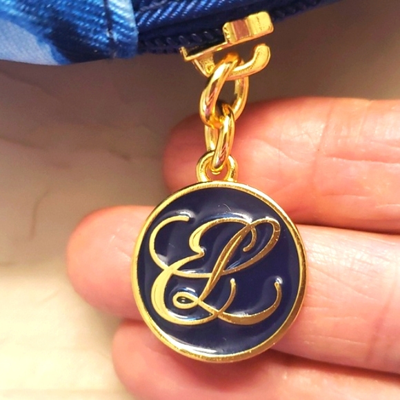 Estee Lauder Floral Blue Cosmetic Bag. - Picture 3 of 12